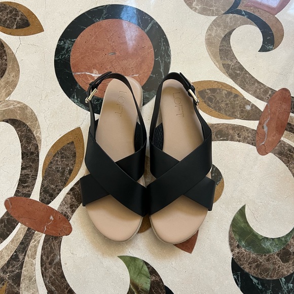 Black Strap Woven Sandals - Picture 2 of 5